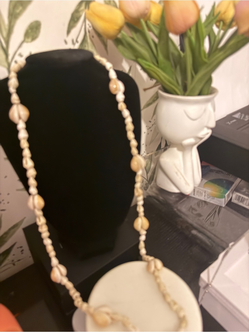 Handcrafted Cream Shell Knot Necklace - Women Jewelry - Picture 3 of 3